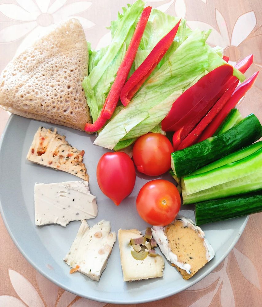 גבינות טבעוניות שהכינו בוגרי הסדנה